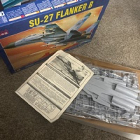 Unisex Kitech SU-27 Flanker B Model Kit 1:48 Scale - Blue/Gray - Picture 2 of 4